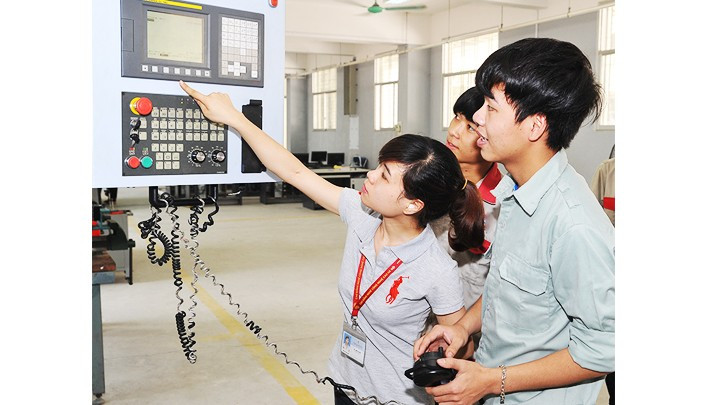 Many universities are placing strong emphasis on developing high-quality human resources for key industries. (Photo: HAI NAM)