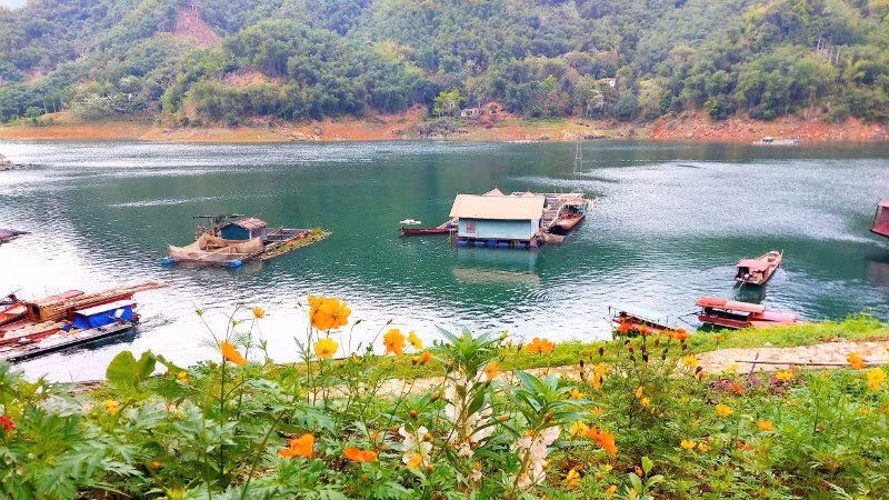 The poetic beauty of Da Bia Village in Da Bac District, Hoa Binh Province.
