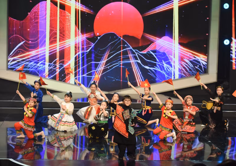 An art performance at the ceremony. An art performance at the ceremony.