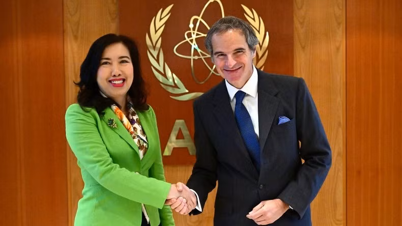 Deputy Minister Le Thi Thu Hang receives IAEA Director General Rafael Mariano Grossi. (Photo courtesy of the Ministry of Foreign Affairs)