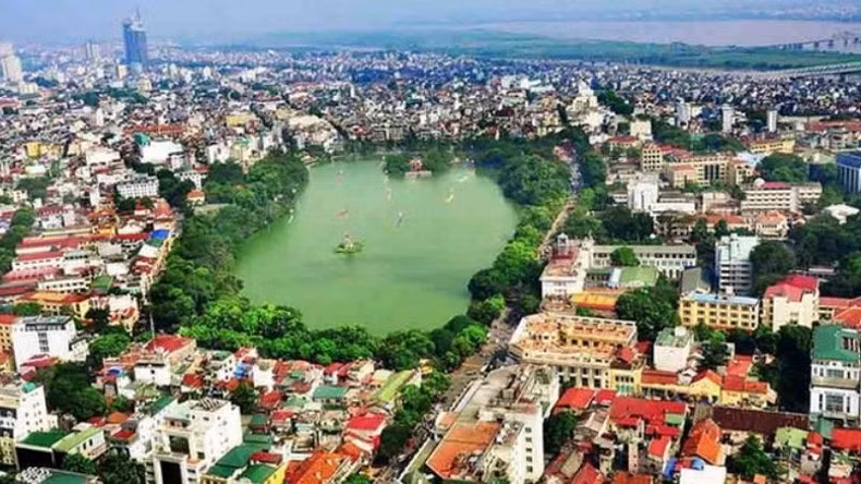 The eastern area of Hoan Kiem Lake is planned for the development of a special square-park, which will be connected to the underground Station C9 of Urban Railway Line No. 2, Nam Thang Long – Tran Hung Dao section.