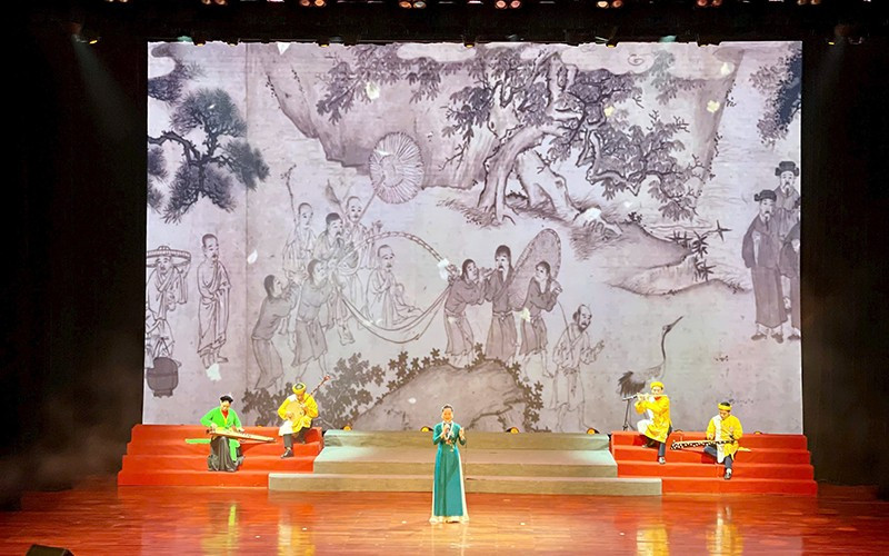 A poetry recitation performance at Vietnam Poetry Day. (Photo: Yen Trinh)