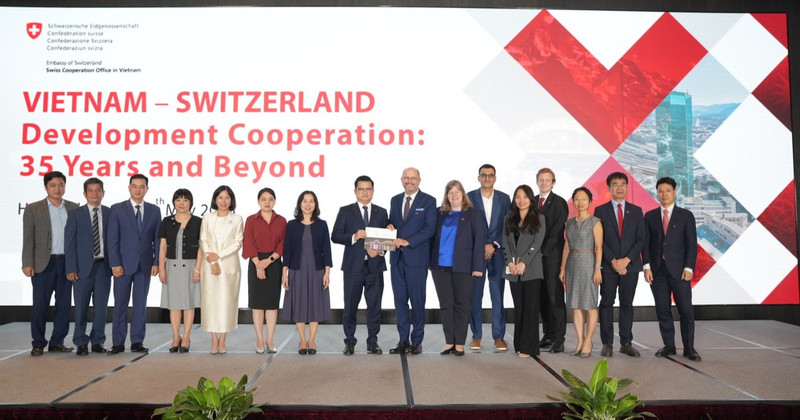 Swiss Ambassador to Viet Nam Thomas Grass and other delegates attend the event. (Photo: HAI YEN)