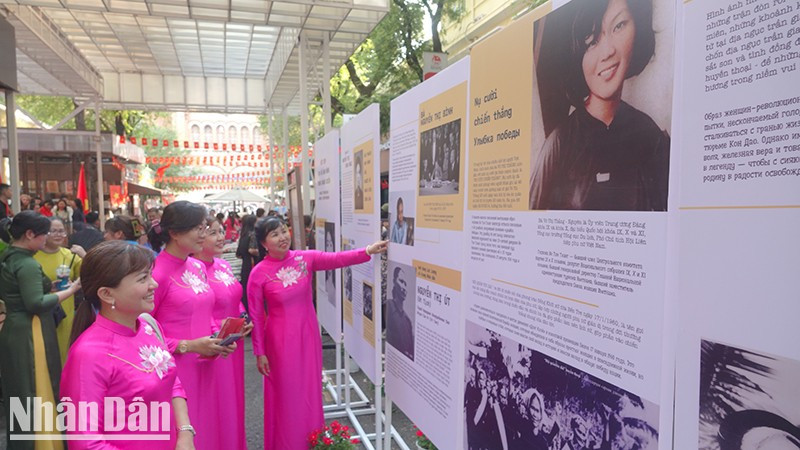 The exhibition features images of Vietnamese women whose gentle smiles reflect remarkable resilience during the resistance wars. (Photo: M.H.)