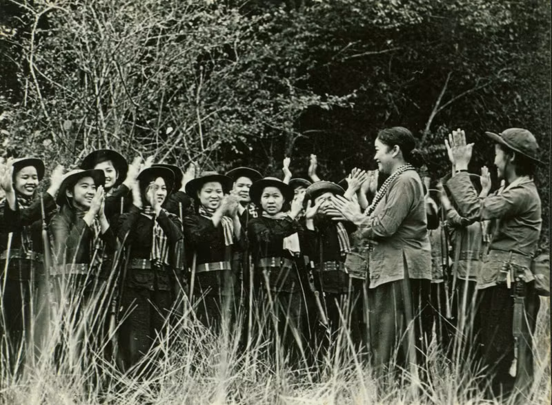 Nguyen Thi Dinh and members of the “Long-Haired Army”. (File photo/Vietnamese Women’s Museum)