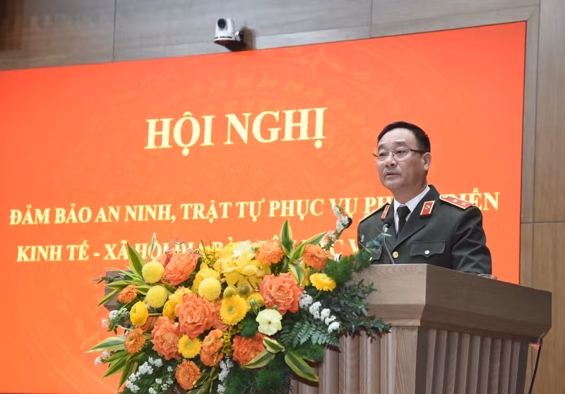 Deputy Minister of Public Security Pham The Tung speaks at the conference.