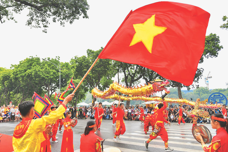 The Dragon Dance is a thousand-year-old cultural feature of Thang Long. (Photo: THUY NGUYEN)