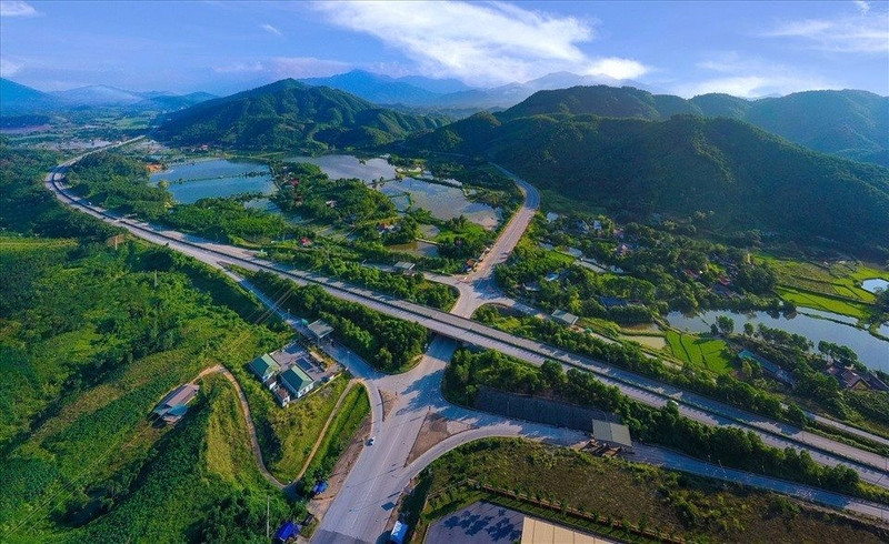 Once completed, the railway will significantly transform the transportation infrastructure and connectivity of multiple localities, including Van Yen District, Yen Bai Province. (Source: YENBAI.VN)