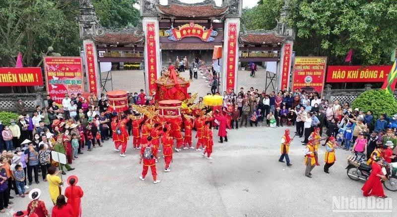 Tran Temple Festival in Thai Binh Province has become an increasingly attractive destination for visitors.
