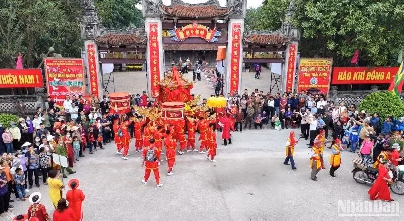 Tran Temple Festival in Thai Binh Province has become an increasingly attractive destination for visitors.