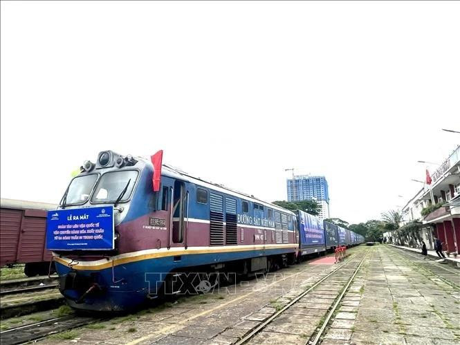 A China-Vietnam cross-border train departs from Song Than station in the southern province of Binh Duong. (Photo: VNA) 