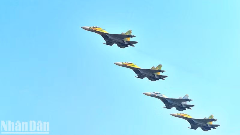 Along with the People's Public Security units, many units under the Ministry of National Defence have also gathered in Dong Nai Province to train in preparation for the military parade marking the 50th anniversary of the South Liberation and National Reunification.