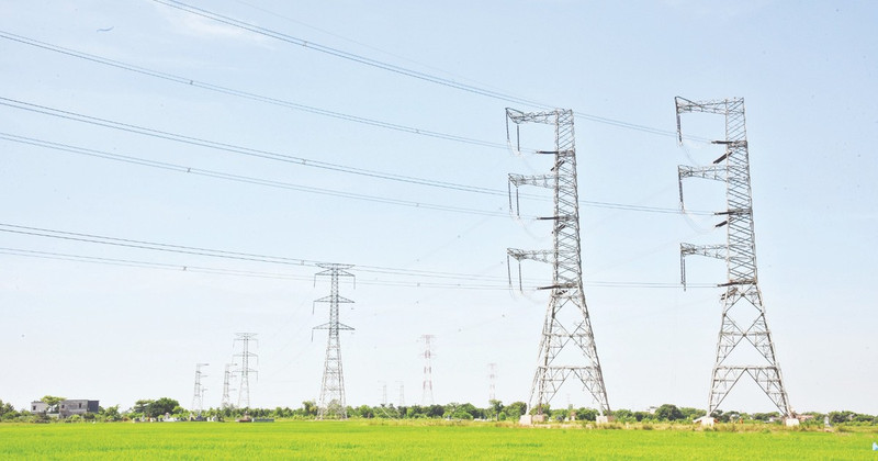 Quang Trach – Pho Noi 500kV circuit-3 power transmission line has a total length of about 519 kilometres, passing through 211 communes and wards of 43 districts and towns in 9 provinces. (Photo: NHAN DAN)