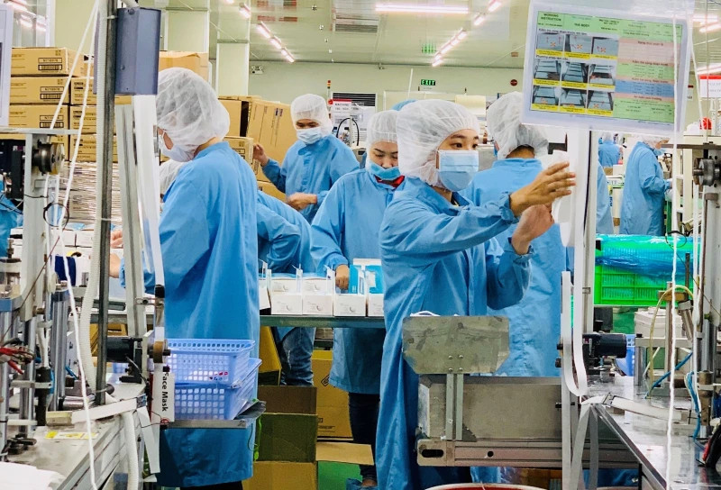 Binh Duong always strives to improve the investment environment, accompanying businesses in sustainable development. (Photo: Production activities at NTI Vina Co., Ltd. - VSIP II Industrial Park)