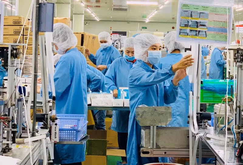 Binh Duong always strives to improve the investment environment, accompanying businesses in sustainable development. (Photo: Production activities at NTI Vina Co., Ltd. - VSIP II Industrial Park)