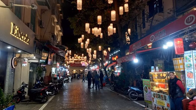 The new, clean, and traditional appearance of the Tong Duy Tan Food Street The new, clean, and traditional appearance of the Tong Duy Tan Food Street