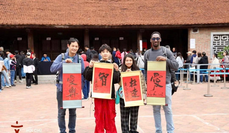 International tourists attend the Spring Calligraphy Festival 2025 at Van Mieu - Quoc Tu Giam (in Hanoi).