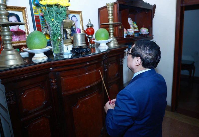PM pays tribute to late Prime Minister Phan Van Khai (Photo: VNA) 