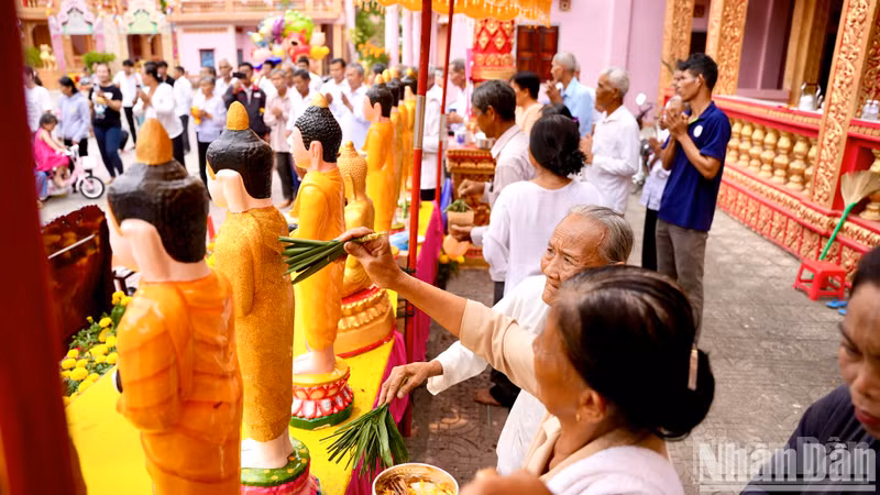 Khmer people enthusiastically participate in the traditional rituals.