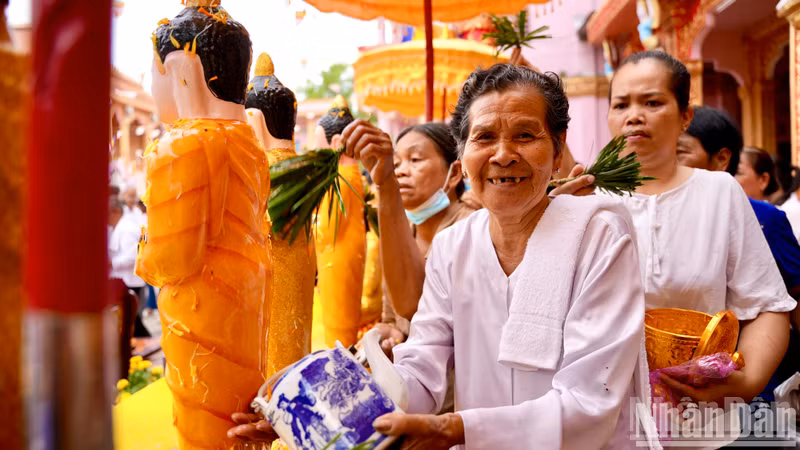 Every year, no matter how busy they are or how far they work from home, Khmer people never miss the most important Buddha bathing ritual of the year.