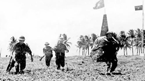 Vietnamese troops launched an assault on Song Tu Tay Island. (Photo: VNA)