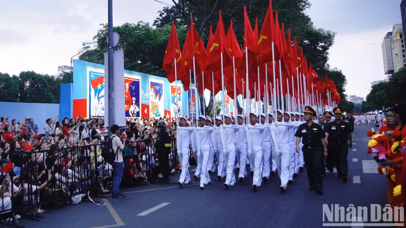 The crowd grow more excited as the parade procession move along the streets.