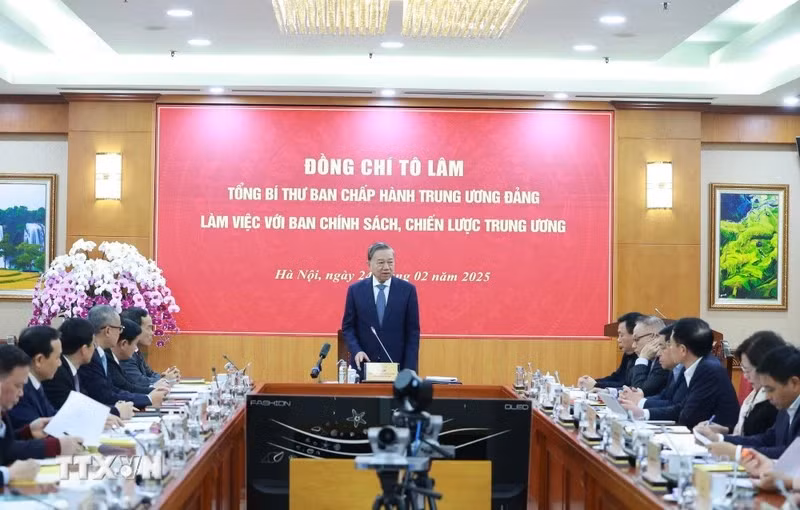 Party General Secretary To Lam addresses the working session with the Party Central Committee's Commission for Policies and Strategies on February 24. (Photo: VNA)