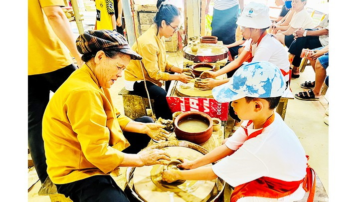 Creativity in Thanh Ha Pottery Village