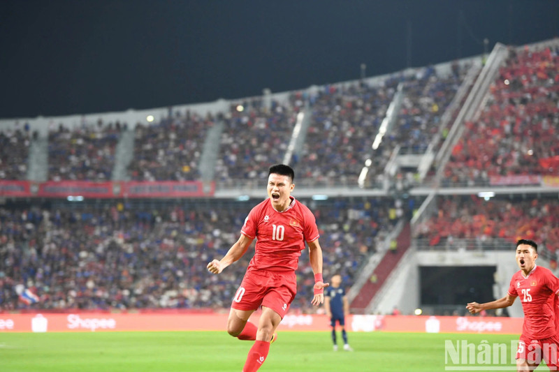 Tuan Hai celebrates after opening the scoring for Vietnam in the return leg of the ASEAN Cup 2024 final match against Thailand. (Photo: Thanh Dat)