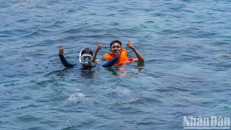 Son Cha Island previously welcomed tourists under the administration of Hue, offering nature exploration tours and coral diving experiences.