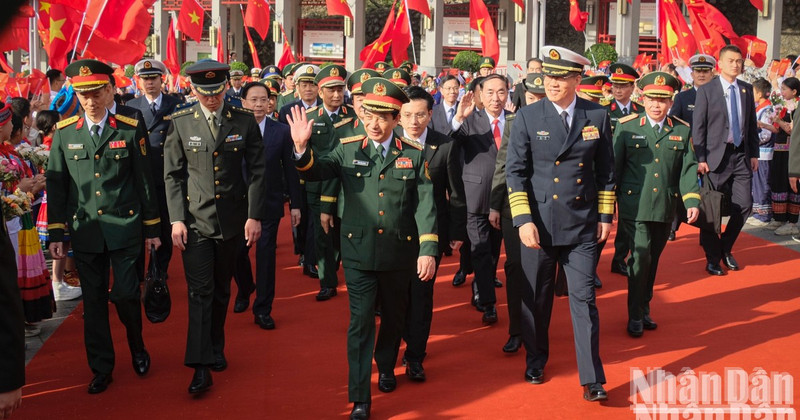 Immediately following the ceremony at the border marker, the Vietnamese delegation's members cross into China via the Huu Nghi International Border Gate (in Lang Son Province) to participate in a series of bilateral exchange programmes.
