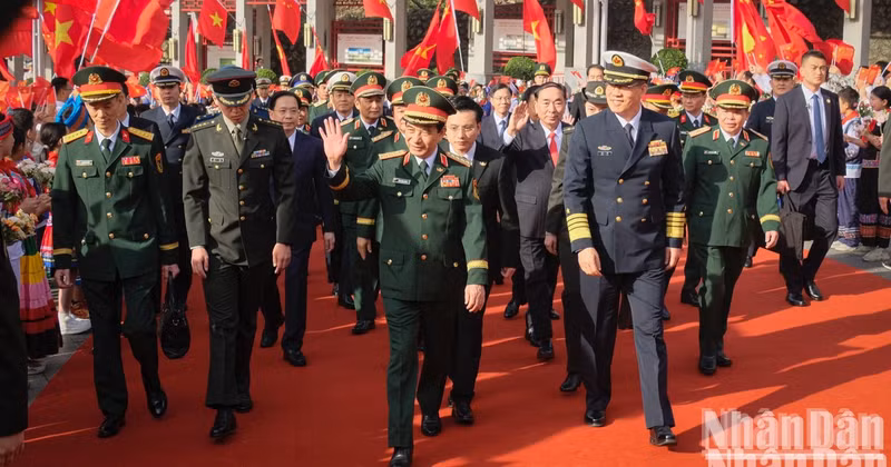 Immediately following the ceremony at the border marker, the Vietnamese delegation's members cross into China via the Huu Nghi International Border Gate (in Lang Son Province) to participate in a series of bilateral exchange programmes.