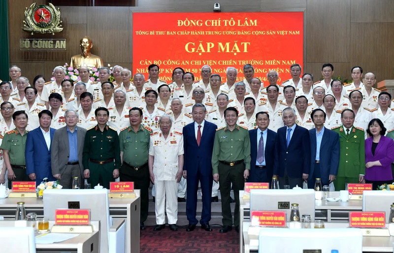 Party General Secretary To Lam and delegates at the meeting (Photo: NDO) 