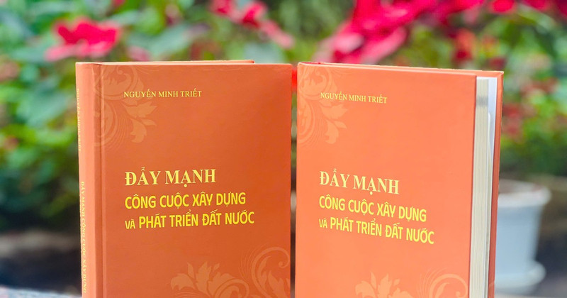 The book features over 70 articles, speeches, and letters written by former President Nguyen Minh Triet from 2000 to 2010.