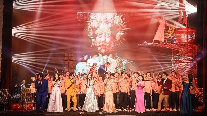 The art programme “Rejoice and Refuse” conveys a strong message of environmental pollution. (Photo courtesy of the organisers)