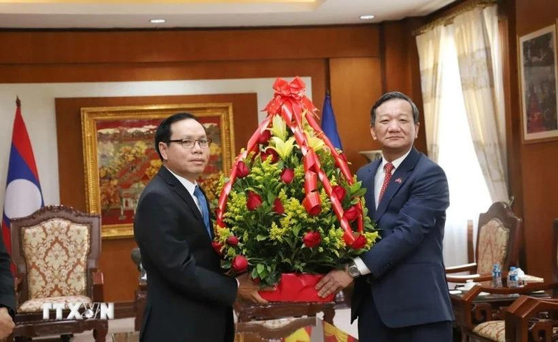 Lao Deputy Minister of Foreign Affairs congratulates the CPV's 95th anniversary (Photo: VNA) 