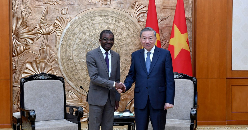Party General Secretary To Lam receives Lazare Eloundou Assomo, Director of the UNESCO World Heritage Centre.