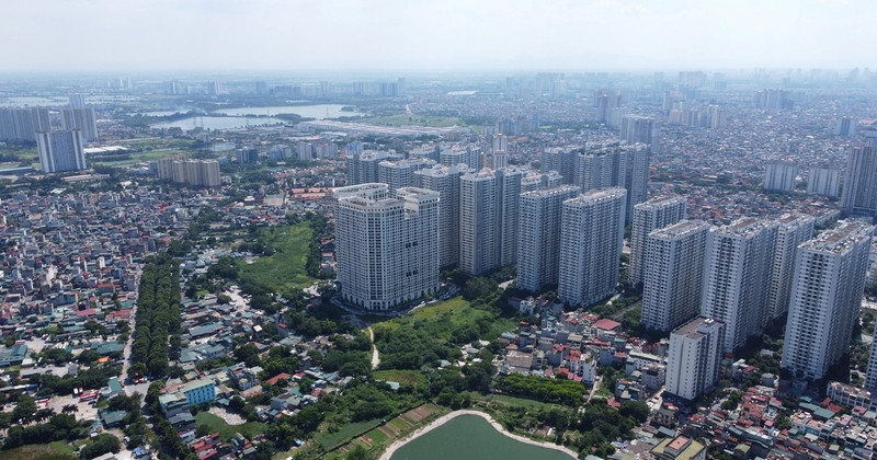 Currently, up to 20% of total credit is poured into real estate, while key productive sectors such as agriculture, supporting industries, and logistics continue to suffer from capital shortages.