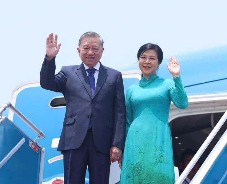 General Secretary of the Communist Party of Viet Nam Central Committee To Lam, and his spouse Ngo Phuong Ly leave for visits to Kazakhstan, Azerbaijan, Russia, and Belarus. (Photo: VNA) 