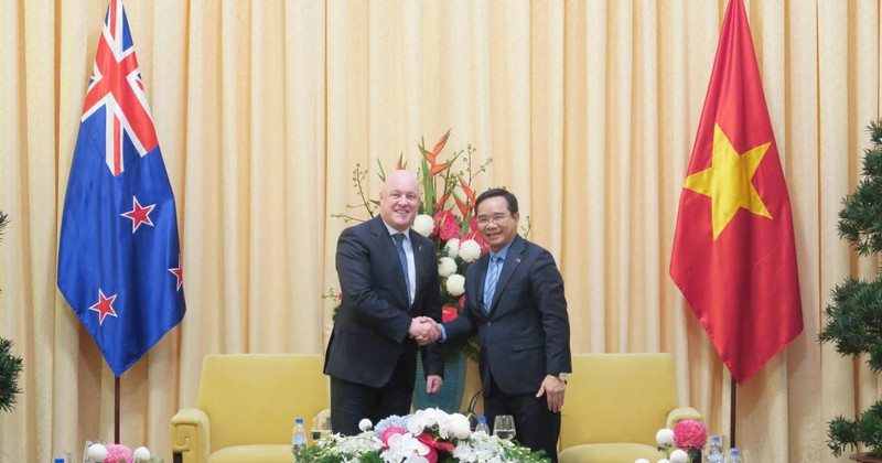 Chairman of the Ho Chi Minh City People’s Committee Nguyen Van Duoc (R) meets with New Zealand Prime Minister Christopher Luxon on February 28. (Photo: VNA)