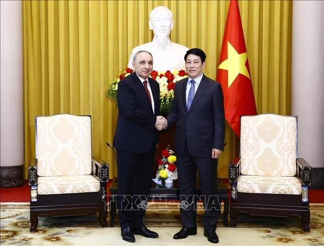 State President Luong Cuong (R) receives Prosecutor General of Azerbaijan Kamran Bayram Aliyev (Photo: VNA)
