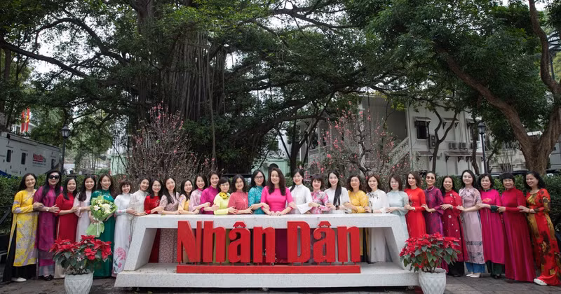 Female staff of Nhan Dan Newspaper embrace Ao Dai Week.