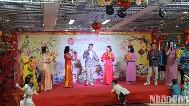 Linh expresses his hope that the gathering can bring warmth, helping to ease the Vietnamese community's homesickness and convey the heartfelt affection of their homeland to everyone.
