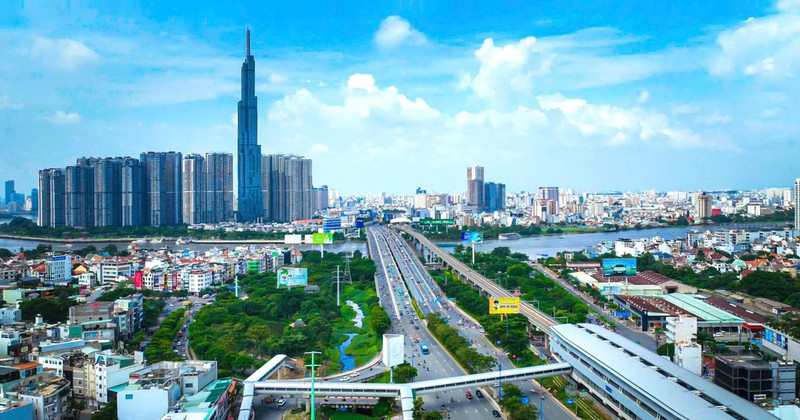 With dynamic growth across multiple sectors, Ho Chi Minh City now stands at a historic juncture, poised to become Southeast Asia’s next international financial hub.