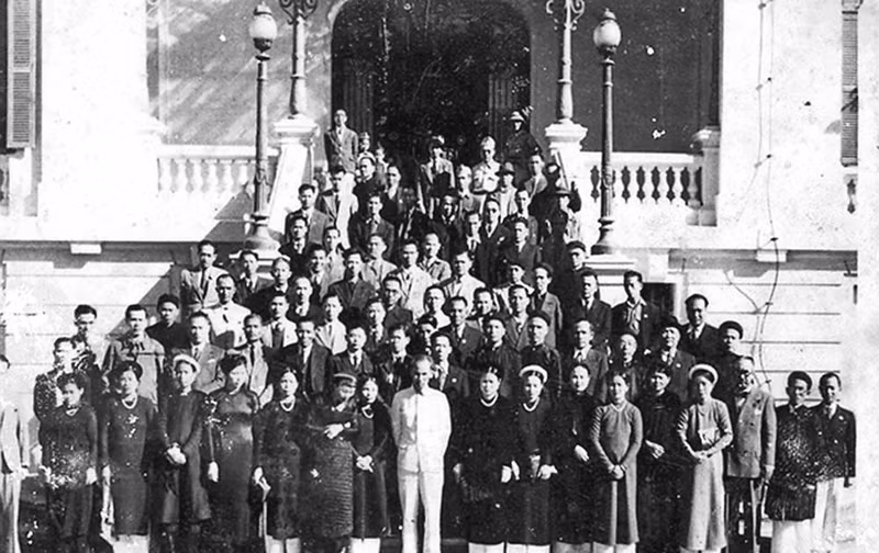 President Ho Chi Minh met with representatives of Ha Noi’s Industry and Trade community on September 18, 1945. (File photo)