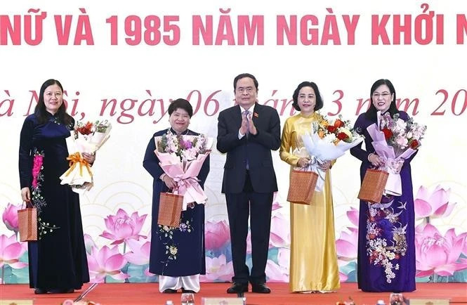 National Assembly Chairman Tran Thanh Man presents flowers and gifts to female NA deputies and officials on the occasion of the Vietnamese Women's Day. (Photo: VNA) 