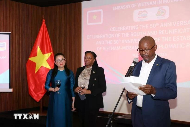 José António Alberto Matsinhe, Director of the Directorate of Asia and Oceania at Mozambique’s Ministry of Foreign Affairs and Cooperation, addresses the event. (Photo: VNA) 