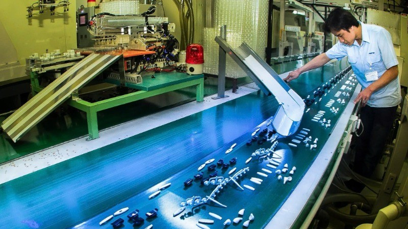 Producing electronic components for export in Viet Nam-Singapore Industrial Park 2, Binh Duong Province. (Photo: TRINH BINH)