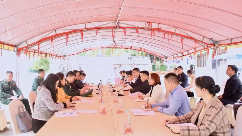 An overview of the working session between Lang Son Province (Vietnam) and Pingxiang City (Guangxi Zhuang Autonomous Region, China).