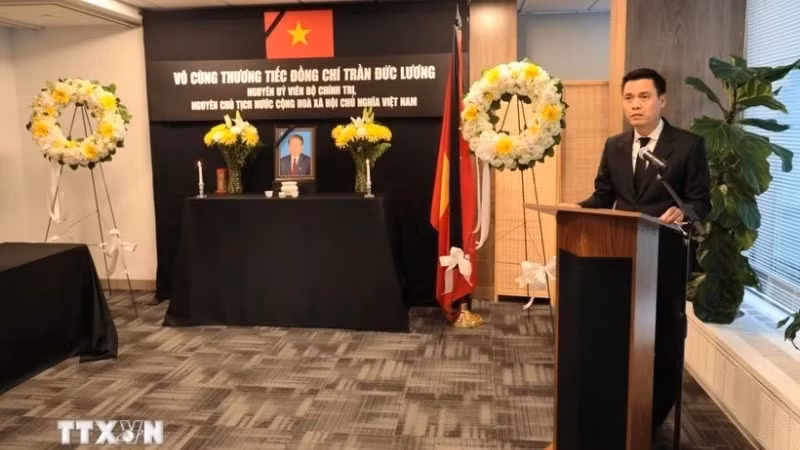 Ambassador Dang Hoang Giang, Permanent Representative of Viet Nam to the United Nations, speaks at the memorial service for former President Tran Duc Luong. (Photo: VNA)